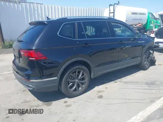 2022 Volkswagen Tiguan SE with VIN 3VV3B7AX3NM016534, listed as a IAAI auction lot 42354264 with 33,700 mi miles and . Bid and sale history available at DreamBid. Image 4.