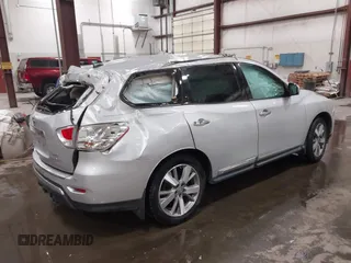 2013 Nissan Pathfinder SL z VIN 5N1AR2MM7DC634067, wystawiony jako IAAI lot #42063687 z przebiegiem 234 862 mil mil oraz . Historia ofert i sprzedaży dostępna na DreamBid. Obrazek 4.