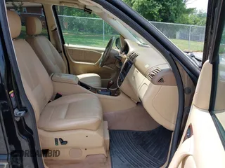 2004 Mercedes-Benz M 500 with VIN 4JGAB75E54A512828, listed as a IAAI auction lot 42579923 with 262,406 mi miles and . Bid and sale history available at DreamBid. Image 5.
