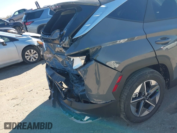 2025 Hyundai Tucson SEL with VIN 5NMJB3DE7SH501802, listed as a IAAI auction lot 41732301 with 2,942 mi miles and . Bid and sale history available at DreamBid. Image 6.