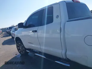 2013 Toyota Tundra z VIN 5TFRM5F14DX061244, wystawiony jako IAAI lot #41565473 z przebiegiem 253 238 mil mil oraz . Historia ofert i sprzedaży dostępna na DreamBid. Obrazek 14.