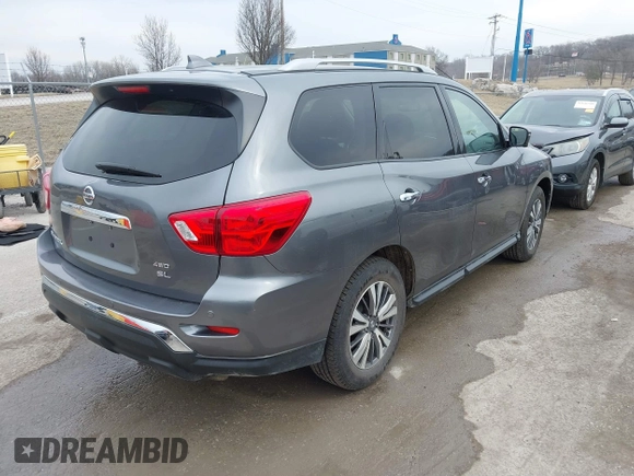 2019 Nissan Pathfinder S z VIN 5N1DR2MM7KC593207, wystawiony jako IAAI lot #41639401 z przebiegiem 71 494 mil mil oraz . Historia ofert i sprzedaży dostępna na DreamBid. Obrazek 4.