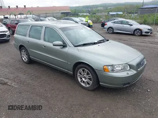 2006 Volvo V70 2.4L with VIN YV1SW612962574792, listed as a IAAI auction lot 42187150 with 124,636 mi miles and . Bid and sale history available at DreamBid. Image 1.