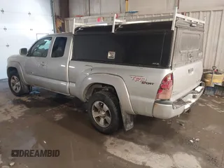 2006 Toyota Tacoma with VIN 5TEUU42N26Z318670, listed as a IAAI auction lot 41582774 with 214,539 mi miles. Bid and sale history available at carsss.com. Image 3.