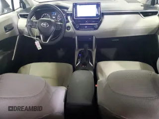 2024 Toyota Corolla Cross LE z VIN 7MUBAABG7RV106693, wystawiony jako Copart lot #53959255 z przebiegiem 25 874 mil mil oraz Szkoda całkowita • Salvage title. Historia ofert i sprzedaży dostępna na DreamBid. Obrazek 8.