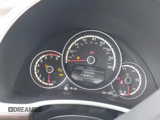 2013 Volkswagen Beetle 2.5L z VIN 3VWHX7AT0DM685648, wystawiony jako IAAI lot #42648849 z przebiegiem 118 187 mil mil oraz . Historia ofert i sprzedaży dostępna na DreamBid. Obrazek 7.