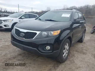 2012 Kia Sorento LX with VIN 5XYKTDA21CG286799, listed as a IAAI auction lot 41896186 with 178,777 mi miles. Bid and sale history available at carsss.com. Image 2.