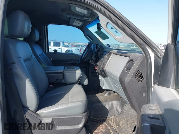 2014 Ford F-250 XL z VIN 1FT7W2B6XEEA73803, wystawiony jako IAAI lot #40960544 z przebiegiem 249 208 mil mil oraz . Historia ofert i sprzedaży dostępna na DreamBid. Obrazek 5.