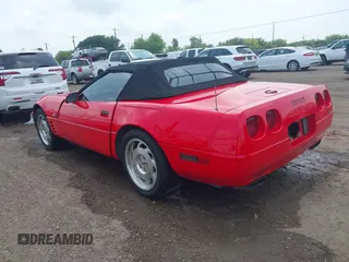 1994 Chevrolet Corvette z VIN 1G1YY32P6R5111992, wystawiony jako IAAI lot #42087310 z przebiegiem 72 086 mil mil oraz . Historia ofert i sprzedaży dostępna na DreamBid. Obrazek 3.