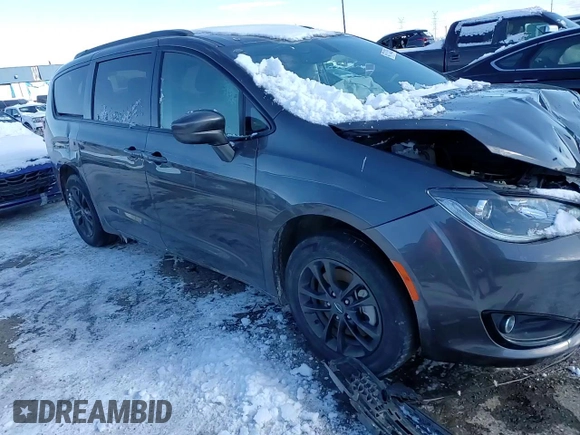2020 Chrysler Pacifica Launch Edition z VIN 2C4RC3BG4LR270899, wystawiony jako Copart lot #45715205 z przebiegiem 71 409 mil mil oraz Nie do naprawy. Historia ofert i sprzedaży dostępna na DreamBid. Obrazek 11.