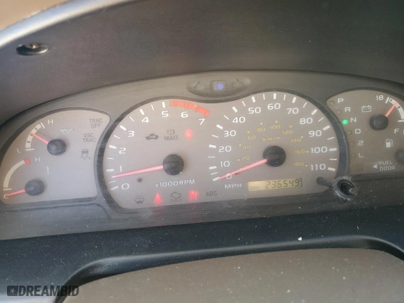 2004 Toyota Sequoia SR5 with VIN 5TDZT34A34S233800, listed as a Copart auction lot 46986385 with 236,549 mi miles and Salvage Title. Bid and sale history available at carsss.com. Image 9.