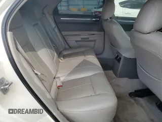 2007 Chrysler 300 Touring z VIN 2C3KA53G27H859368, wystawiony jako Copart lot #55089035 z przebiegiem 181 841 mil mil oraz Szkoda całkowita • Salvage title. Historia ofert i sprzedaży dostępna na DreamBid. Obrazek 10.