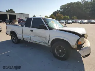 2001 GMC Sonoma SLS w/1SG Pkg with VIN 1GTCS19W518224890, listed as a Copart auction lot 69798054 with 200,891 mi miles and Salvage Title. Bid and sale history available at carsss.com. Image 4.