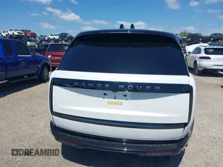 2024 Land Rover Range Rover Autobiography z VIN SALK1BE92RA209166, wystawiony jako IAAI lot #42033486 z przebiegiem 16 084 mil mil oraz . Historia ofert i sprzedaży dostępna na DreamBid. Obrazek 17.