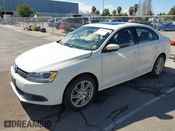 2013 Volkswagen Jetta Sedan SE with VIN 3VWDP7AJ3DM257666, listed as a IAAI auction lot 41805593 with 181,759 mi miles. Bid and sale history available at carsss.com. Image 2.