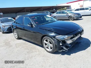 2013 BMW 3 Series 328i xDrive с VIN WBA3B5C50DF596528, выставлен на аукционе IAAI как лот 42302640 с пробегом 109 076 миль миль и . История ставок и продаж доступна на DreamBid. Изображение 1.