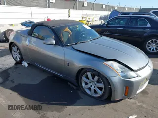 2005 Nissan 350Z Touring with VIN JN1AZ36A05M750013, listed as a IAAI auction lot 41557472 with 68,085 mi miles. Bid and sale history available at carsss.com. Image 1.