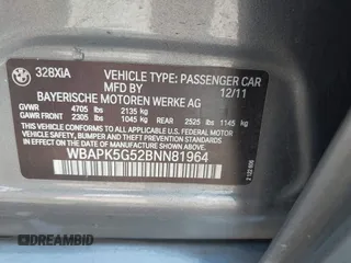 2011 BMW 3 Series 328i xDrive z VIN WBAPK5G52BNN81964, wystawiony jako IAAI lot #42206128 z przebiegiem 118 752 mil mil oraz . Historia ofert i sprzedaży dostępna na DreamBid. Obrazek 9.