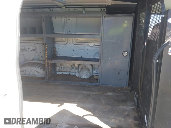2006 Ford Econoline Cargo z VIN 1FTNE24L56DA64432, wystawiony jako IAAI lot #41888024 z przebiegiem 245 481 mil mil oraz . Historia ofert i sprzedaży dostępna na DreamBid. Obrazek 8.