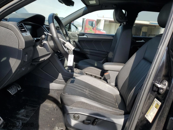 2022 Volkswagen Tiguan SE R-Line Black with VIN 3VVCB7AX0NM140986, listed as a Copart auction lot 49638515 with 36,685 mi miles and Salvage Title. Bid and sale history available at carsss.com. Image 7.