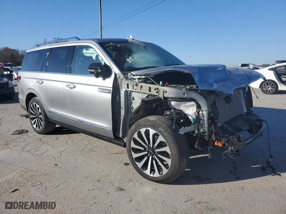 2024 Lincoln Navigator Reserve with VIN 5LMJJ2LG2REL08480, listed as a Copart auction lot 83065314 with 5,723 mi miles and Salvage Title. Bid and sale history available at carsss.com. Image 4.