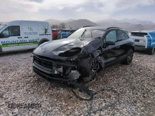 2024 Porsche Macan S с VIN WP1AG2A52RLB38333, выставлен на аукционе Copart как лот 43800425 с пробегом 9 560 миль миль и Списание • Salvage title. История ставок и продаж доступна на DreamBid. Изображение 1.