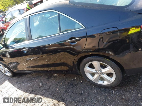 2011 Toyota Camry LE z VIN 4T1BF3EK0BU178887, wystawiony jako IAAI lot #41986695 z przebiegiem 241 360 mil mil oraz . Historia ofert i sprzedaży dostępna na DreamBid. Obrazek 14.