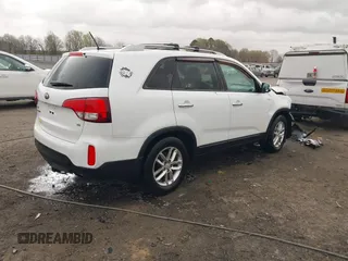 2015 Kia Sorento LX with VIN 5XYKT4A73FG613249, listed as a IAAI auction lot 41830836 with 111,396 mi miles. Bid and sale history available at carsss.com. Image 4.