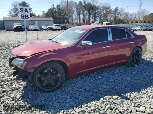 2013 Chrysler 300 C z VIN 2C3CCAET2DH556068, wystawiony jako Copart lot #47098345 z przebiegiem 134 872 mil mil oraz Szkoda całkowita • Salvage title. Historia ofert i sprzedaży dostępna na DreamBid. Obrazek 1.