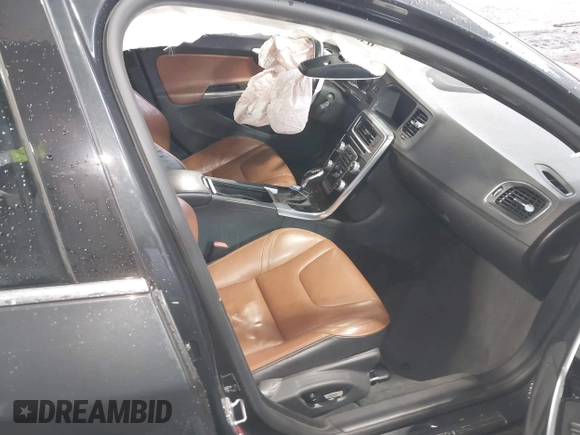 2015 Volvo S60 T5 Platinum with VIN YV1612TM1F1348534, listed as a IAAI auction lot 40961620 with 135,090 mi miles. Bid and sale history available at carsss.com. Image 5.