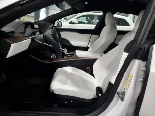 2023 Tesla Model S с VIN 5YJSA1E5XPF500758, выставлен на аукционе Copart как лот 51654685 с пробегом 25 390 миль миль и Списание • Salvage title. История ставок и продаж доступна на DreamBid. Изображение 7.