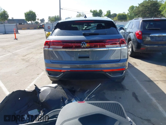 2024 Volkswagen Atlas SE z VIN 1V2LE2CA5RC225216, wystawiony jako IAAI lot #42156315 z przebiegiem 29 742 mil mil oraz . Historia ofert i sprzedaży dostępna na DreamBid. Obrazek 17.