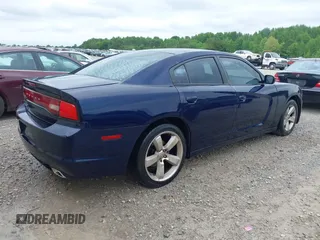 2013 Dodge Charger SE z VIN 2C3CDXBG7DH580034, wystawiony jako IAAI lot #42209139 z przebiegiem 185 906 mil mil oraz . Historia ofert i sprzedaży dostępna na DreamBid. Obrazek 4.