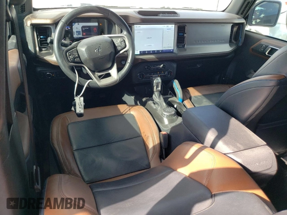 2022 Ford Bronco z VIN 1FMEE5BP9NLB91319, wystawiony jako Copart lot #51629745 z przebiegiem 20 508 mil mil oraz Szkoda całkowita • Salvage title. Historia ofert i sprzedaży dostępna na DreamBid. Obrazek 8.