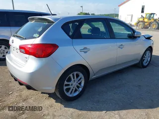 2011 Kia Forte EX z VIN KNAFU5A29B5337393, wystawiony jako IAAI lot #42373001 z przebiegiem 305 069 mil mil oraz . Historia ofert i sprzedaży dostępna na DreamBid. Obrazek 4.