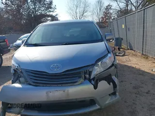 2013 Toyota Sienna XLE AAS with VIN 5TDYK3DC1DS391293, listed as a IAAI auction lot 41694041 with 181,913 mi miles. Bid and sale history available at carsss.com. Image 12.