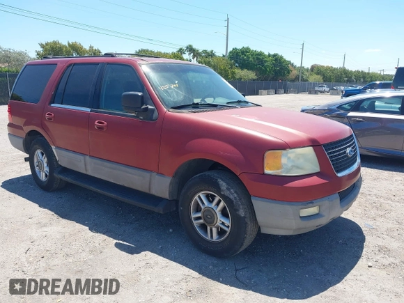 2003 Ford Expedition Special Service with VIN 1FMPU15L33LA76211, listed as a IAAI auction lot 42035061 with 211,599 mi miles. Bid and sale history available at carsss.com. Image 1.