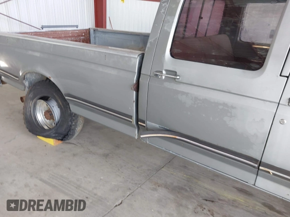 1989 Ford F-350 with VIN 2FTJW35M9KCA56949, listed as a IAAI auction lot 42244693 with 81,044 mi miles and . Bid and sale history available at DreamBid. Image 14.