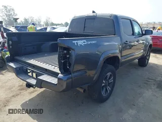 2017 Toyota Tacoma SR5 z VIN 3TMAZ5CN2HM047103, wystawiony jako IAAI lot #42344844 z przebiegiem 88 090 mil mil oraz . Historia ofert i sprzedaży dostępna na DreamBid. Obrazek 4.