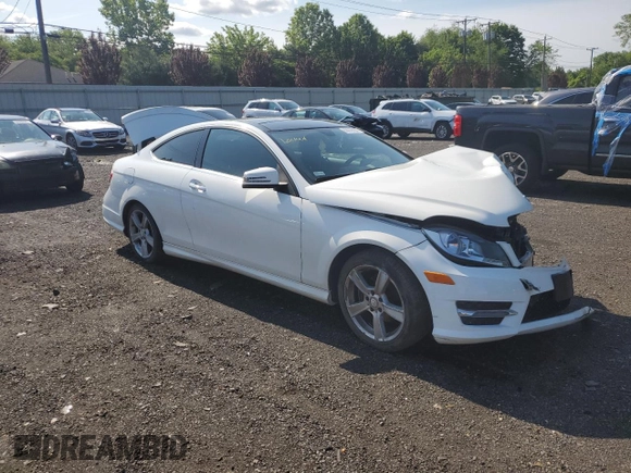 2015 Mercedes-Benz C 250 with VIN WDDGJ4HB0FG389236, listed as a Copart auction lot 58976105 with 93,291 mi miles and Salvage title. Bid and sale history available at DreamBid. Image 4.