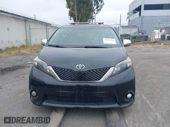 2013 Toyota Sienna SE z VIN 5TDXK3DC3DS405075, wystawiony jako IAAI lot #42127766 z przebiegiem 74 110 mil mil oraz . Historia ofert i sprzedaży dostępna na DreamBid. Obrazek 13.