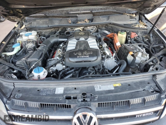 2011 Volkswagen Touareg с VIN WVGFG9BP2BD003056, выставлен на аукционе Copart как лот 84203674 с пробегом 171 456 миль миль и Списание • Salvage title. История ставок и продаж доступна на DreamBid. Изображение 12.