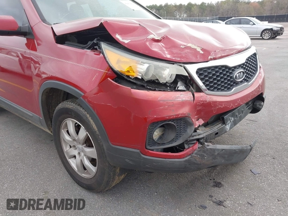 2011 Kia Sorento LX with VIN 5XYKT3A15BG025689, listed as a IAAI auction lot 41839645 with 135,733 mi miles. Bid and sale history available at carsss.com. Image 13.