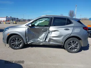 2023 Buick Encore GX Select с VIN KL4MMDSL7PB018413, выставлен на аукционе IAAI как лот 41657392 с пробегом 60 166 миль миль и . История ставок и продаж доступна на DreamBid. Изображение 14.