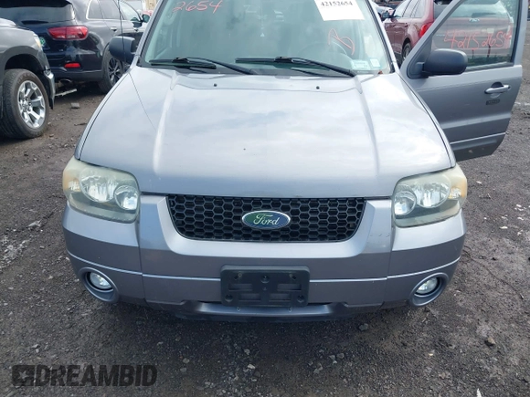2007 Ford Escape Limited with VIN 1FMCU94167KA76261, listed as a IAAI auction lot 42152654 with 139,019 mi miles. Bid and sale history available at carsss.com. Image 6.