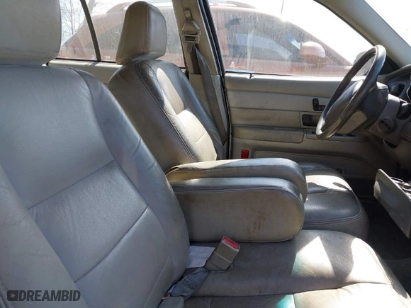 2004 Ford Crown Victoria LX with VIN 2FAFP74W64X121657, listed as a IAAI auction lot 41715463 with 205,885 mi miles. Bid and sale history available at carsss.com. Image 5.