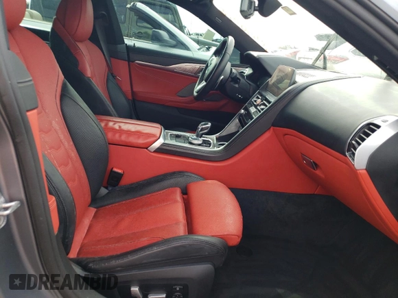 2022 BMW 8 Series 840i z VIN WBAGV2C03NCH48934, wystawiony jako Copart lot #62350752 z przebiegiem Nie podano mil oraz . Historia ofert i sprzedaży dostępna na DreamBid. Obrazek 5.