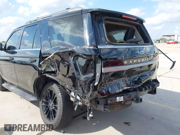 2024 Ford Expedition XLT with VIN 1FMJU1H88REA29329, listed as a IAAI auction lot 41982656 with 8,721 mi miles and . Bid and sale history available at DreamBid. Image 6.