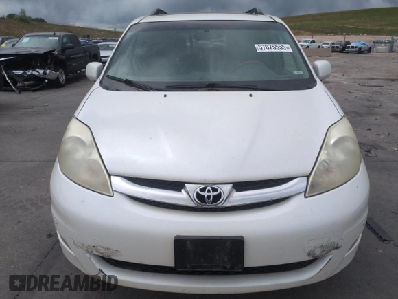 2010 Toyota Sienna XLE with VIN 5TDDK4CC5AS032076, listed as a Copart auction lot 57675555 with 210,252 mi miles and Clean title. Bid and sale history available at DreamBid. Image 5.