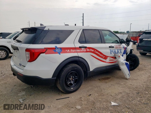 2023 Ford Police Interceptor Utility z VIN 1FM5K8AB3PGB37879, wystawiony jako Copart lot #57161555 z przebiegiem Nie podano mil oraz Szkoda całkowita • Salvage title. Historia ofert i sprzedaży dostępna na DreamBid. Obrazek 3.